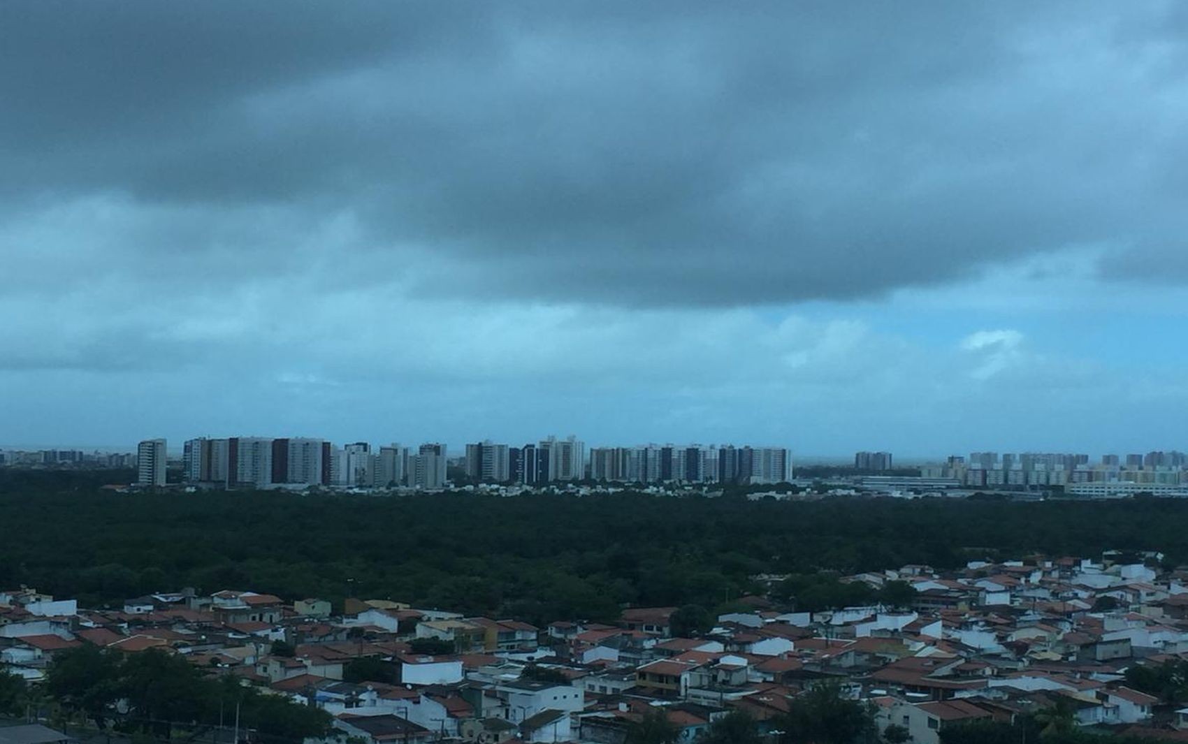 Sergipe tem previsão de tempo parcialmente nublado e chuvas leves durante o fim de semana