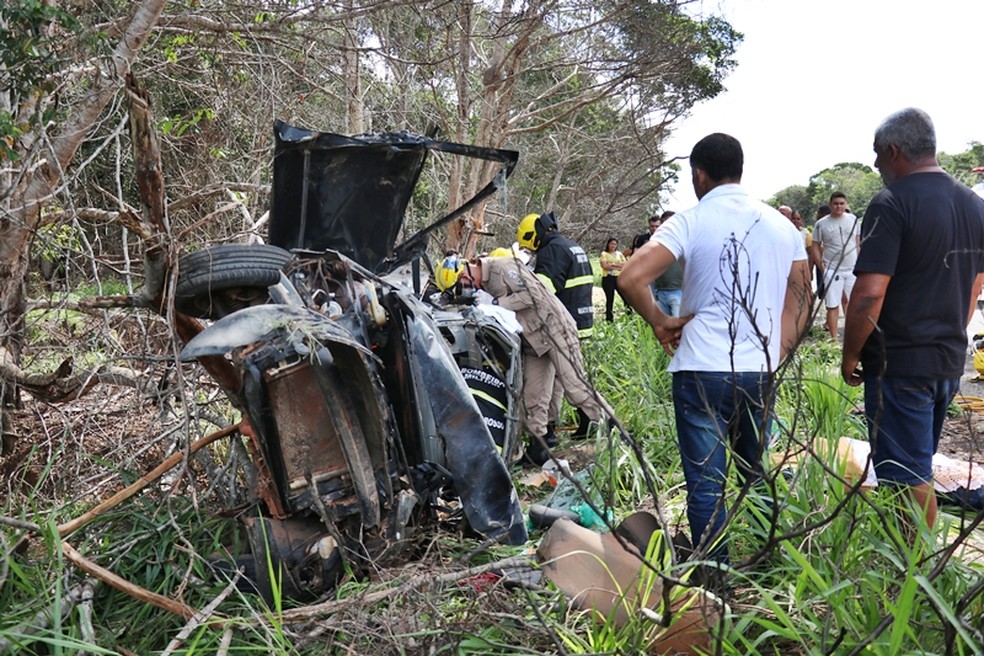 Mulher morreu e quatro pessoas ficaram feridas após carro capotar na MT-249, próximo ao município de Nova Mutum — Foto: Alecsander Coelho