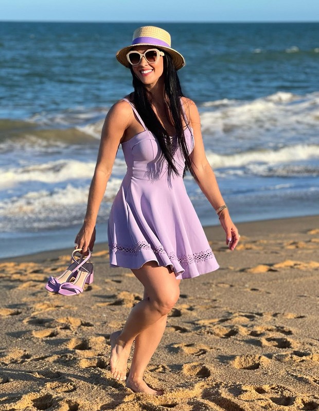Graciele Lacerda em praia no Espírito Santo (Foto: Reprodução/Instagram)