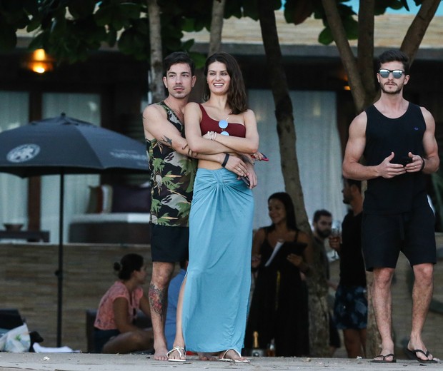 Klebber Toledo e Camila Queiroz curtem primeiro dia de casados (Foto: Brazil News / Manuela Scarpa e Iwi Onodera) Klebber Toledo e Camila Queiroz curtem primeiro dia de casados (Foto: Brazil News / Manuela Scarpa e Iwi Onodera)