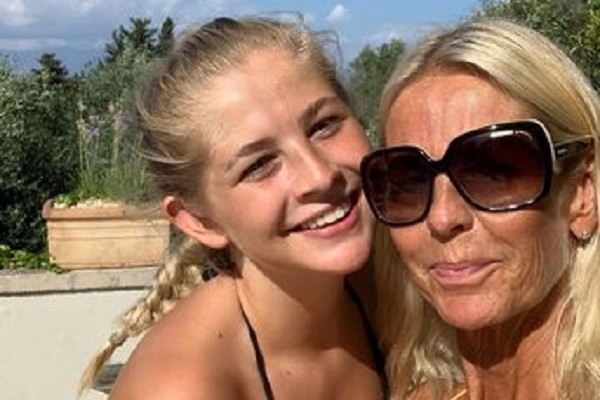 A apresentadora de TV e ex-modelo Ulrika Jonsson com a filha mais velha, Bo Eva (Foto: Instagram)