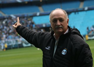 Felipão usa tática de 95 e promete aproveitar jovens da base do Grêmio