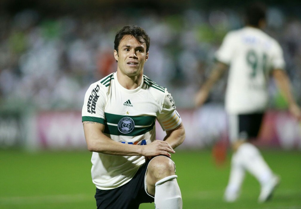 Coritiba E Kleber Gladiador Ensaiam Acordo Para Rescisao Amigavel De Contrato Coritiba Ge
