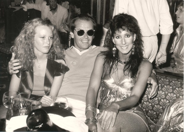 Jack Nicholson e Cher, habitués do Les Caves Du Roy, em registro de 1977 (Foto: Divulgação)