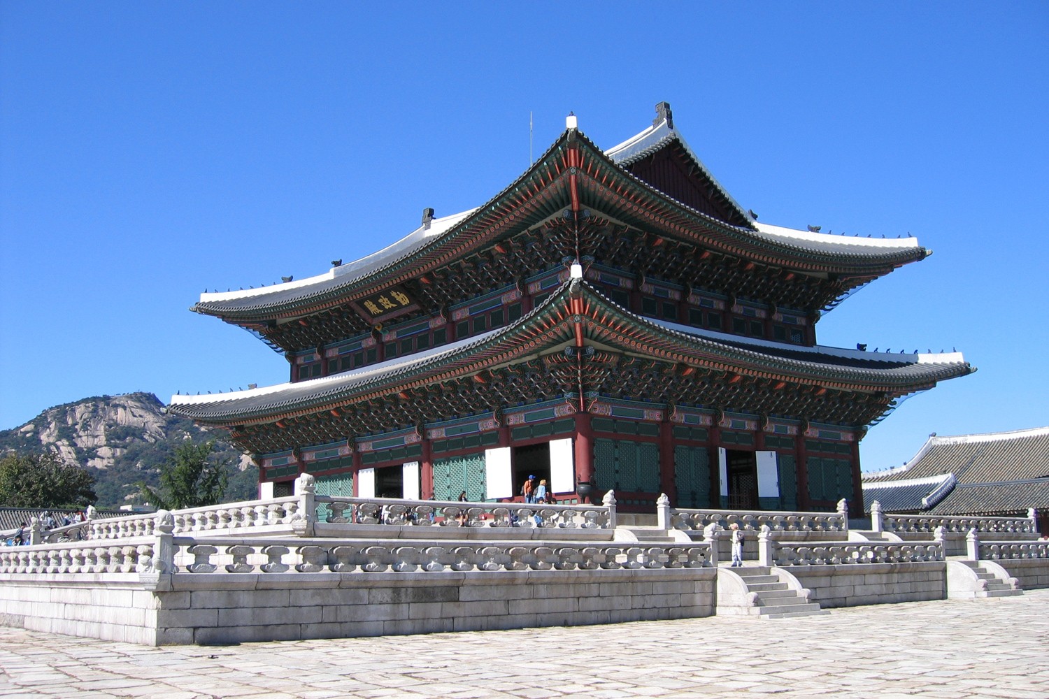 Gyeongbok, um dos mais visitados pontos turísticos da cidade (Foto: Reprodução)