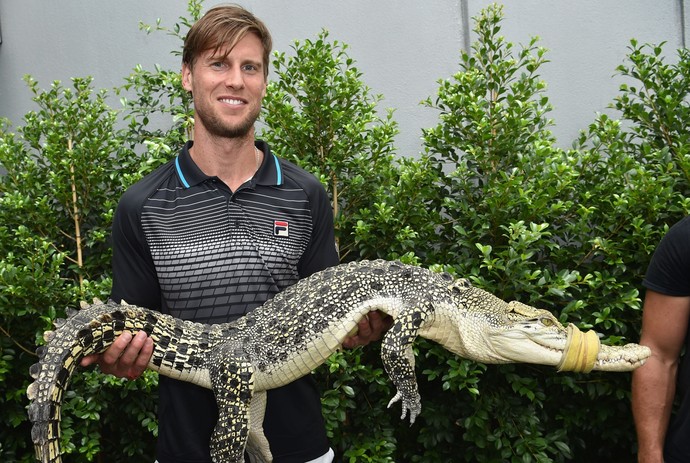 Andreas Seppi posa com crocodilo na Austrália (Foto: Getty Images)