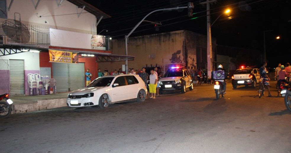 Troca de tiros aconteceu no bairro Santo AntÃ´nio, em MossorÃ³, RN â€” Foto: Alcivan Villar/Fim de Linha