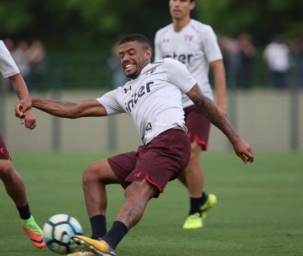 Júnior Tavares terminou ano como reserva do São Paulo (Foto: Rubens Chiri/saopaulofc.net)