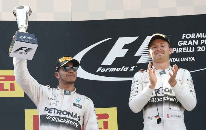 Lewis Hamilton e Nico Rosberg no pódio do GP da Espanha (Foto: AP)