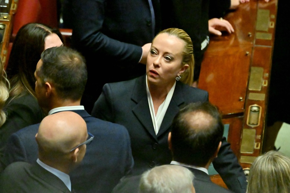 Giorgia Meloni, líder do Irmãos da Itália, durante posse da nova legislatura no Parlamento italiano