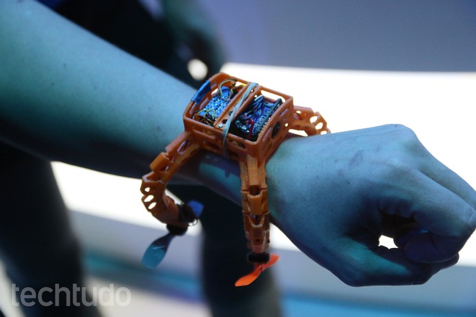 Nixie é um drone 'bizarro' que vira um relógio de pulso (Foto: Fabrício Vitorino/TechTudo)