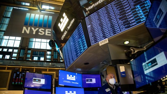 Bolsa de NY planeja reembolsar maioria de investidores após falha
