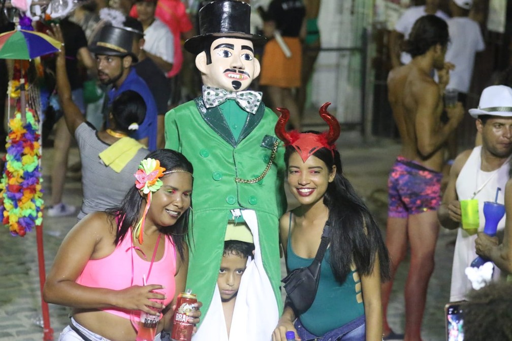Homem da MeiaNoite desfila por Olinda; FOTOS Carnaval 2020 em Pernambuco G1