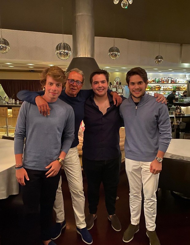 João Guilherme, filho de Faustão, com amigos (Foto: Reprodução/Instagram)