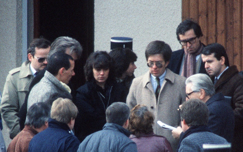 Christine Villemin (terceira a partir da esquerda) esteve presa entre 1985 e 1993 pelo assassinato do filho (Foto: Patrick Hertzog/AFP)