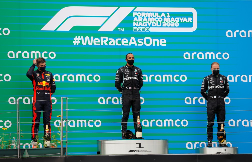 Verstappen, Hamilton e Bottas no pódio de Hungaroring — Foto: Reuters