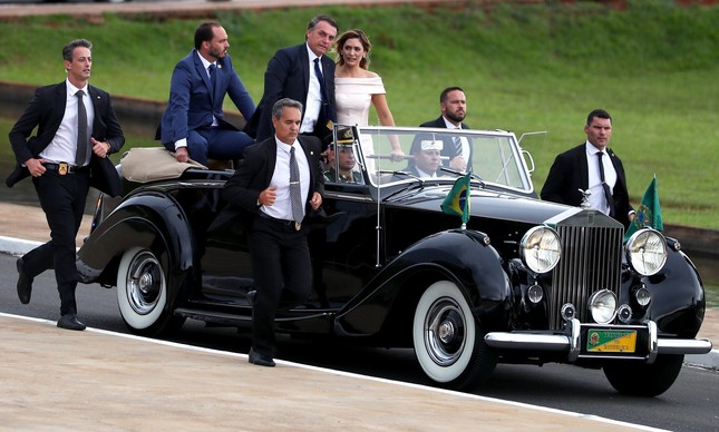 O presidente Jair Bolsonaro desfila na Esplanada dos Ministérios 