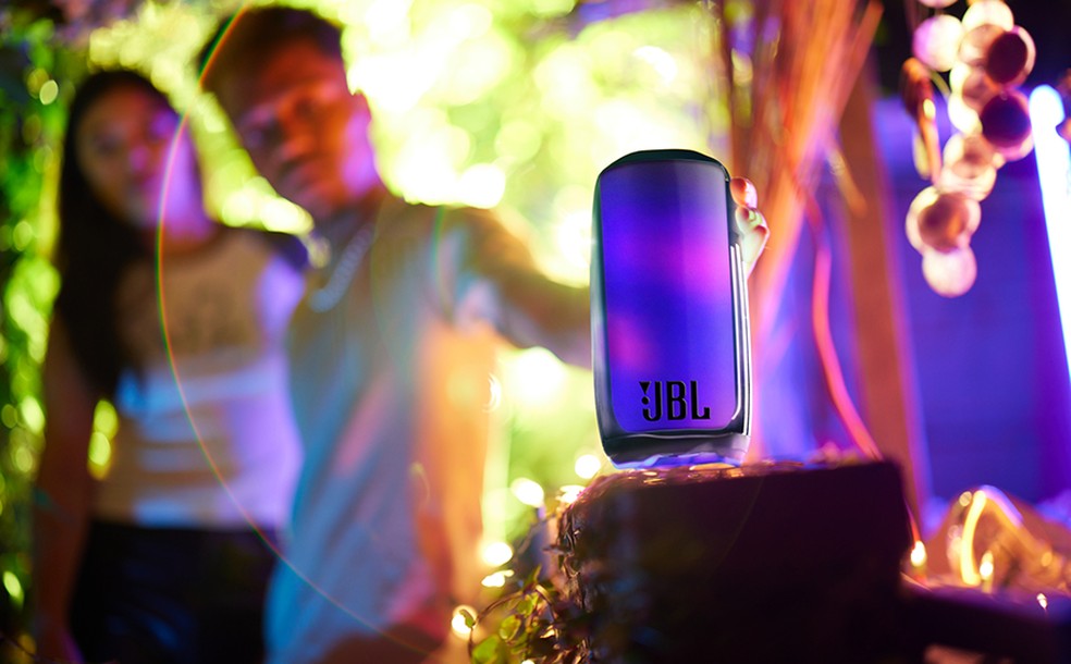 Nova Pulse 5 conta com um jogo de luzes de LED que ilumina o ambiente — Foto: Divulgação/JBL