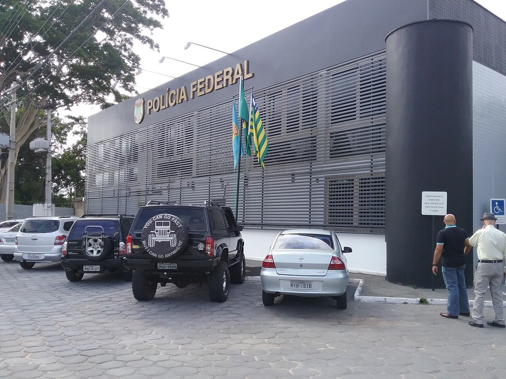Sede da Polícia Federal onde uma pessoa presta depoimnento na Operação Lava Jato em Teresina (Foto: Catarina Costa/G1 PI)