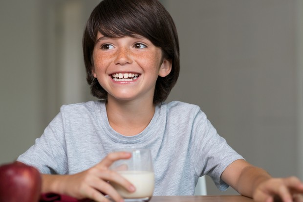 O consumo de proteínas ao longo do dia é fundamental para o crescimento das crianças (Foto:  Ridofranz / Getty Images)