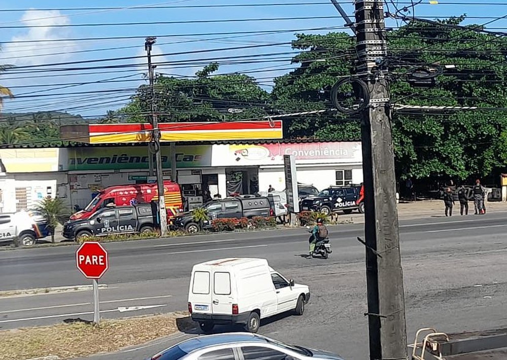 Posto de combustíveis onde o carro abastecia fica às margens da BR-101, em Igarassu, no Grande Recife — Foto: Reprodução/WhatsApp