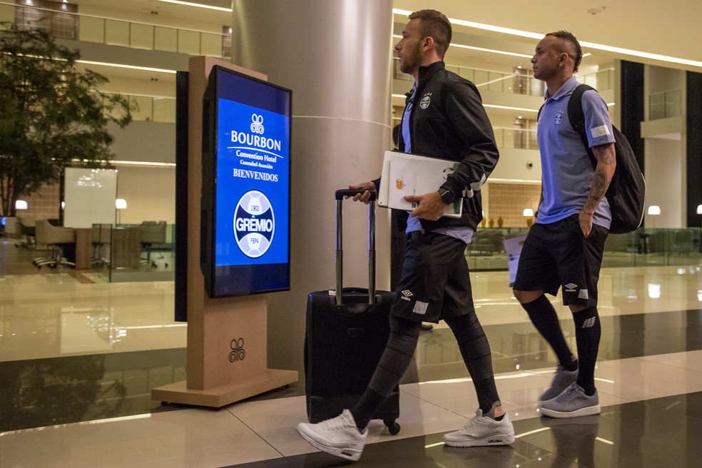 Arthur já prepara as malas para ir a Barcelona (Foto: Lucas Uebel/Grêmio/Divulgação)