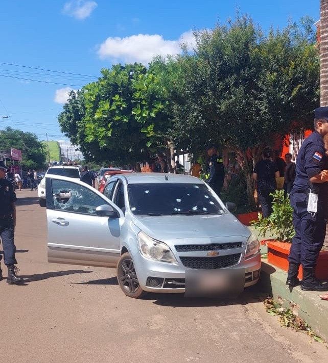 Em plena luz do dia, pistoleiros executam duas pessoas dentro de carro na fronteira Brasil/Paraguai