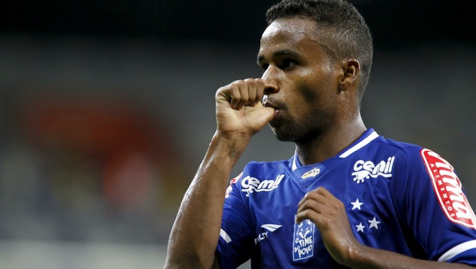 Destaques em virada, Rafael e Élber se colocam à disposição de Deivid