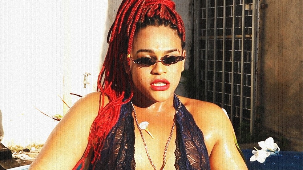 Cantora da PB Bixarte lança clipe de música 'Assiste Meu Sucesso' — Foto: Reprodução/Bixarte