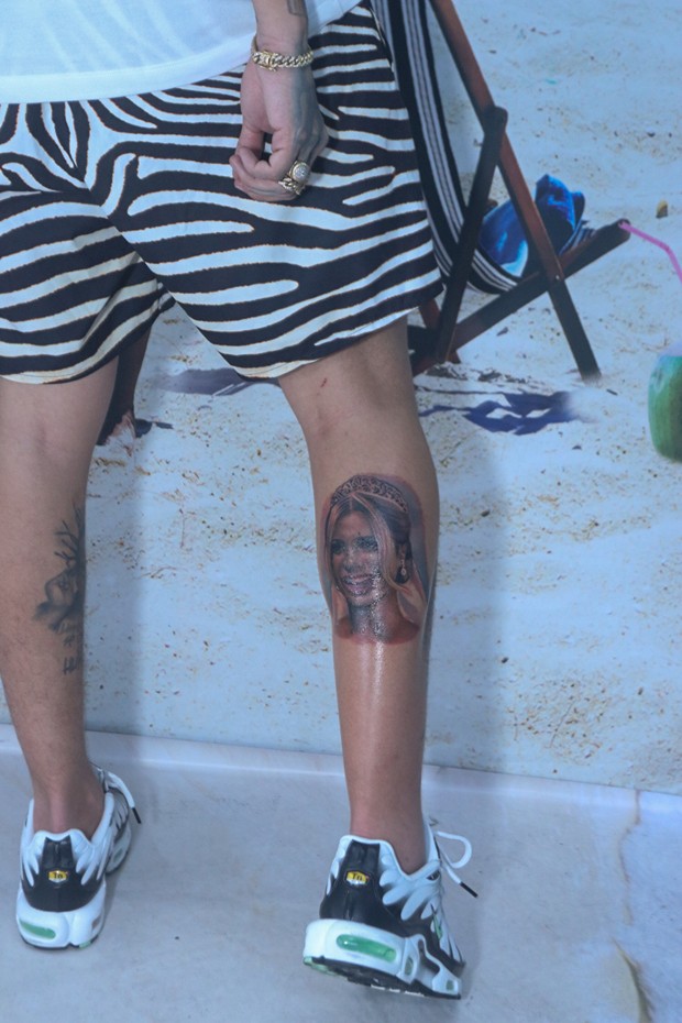 Lexa recebe surpresa de aniversário de Mc Guimê com tatuagem com seu rosto (Foto: Daniel Pinheiro/AgNews )