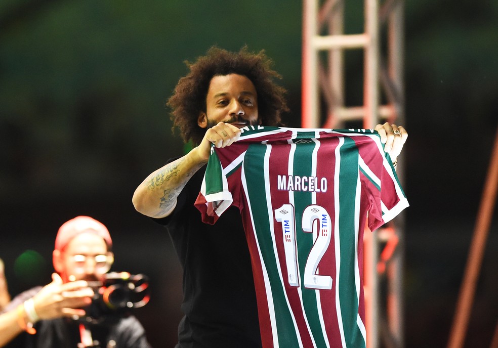 Marcelo com a camisa 12 do Fluminense — Foto: André Durão