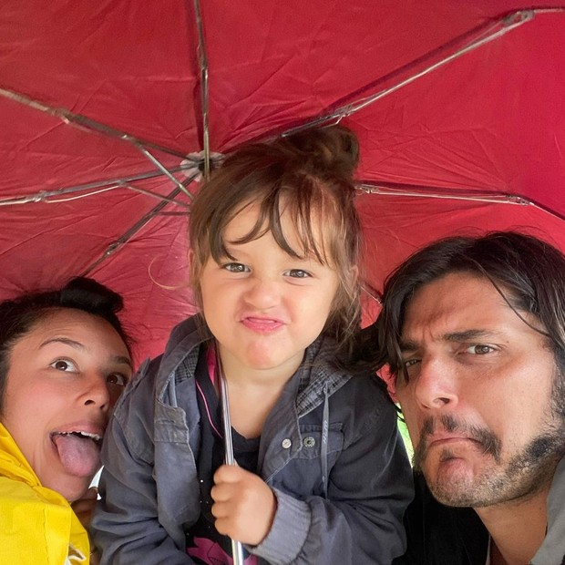Bruno Gissoni e Yanna Lavigne com Madalena (Foto: Reprodução/Instagram)
