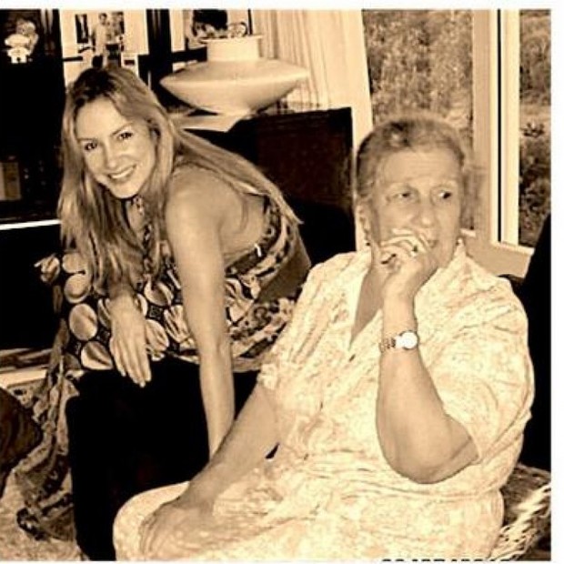 Claudia Leitte com sua avó Nizuca (Foto: Reprodução)