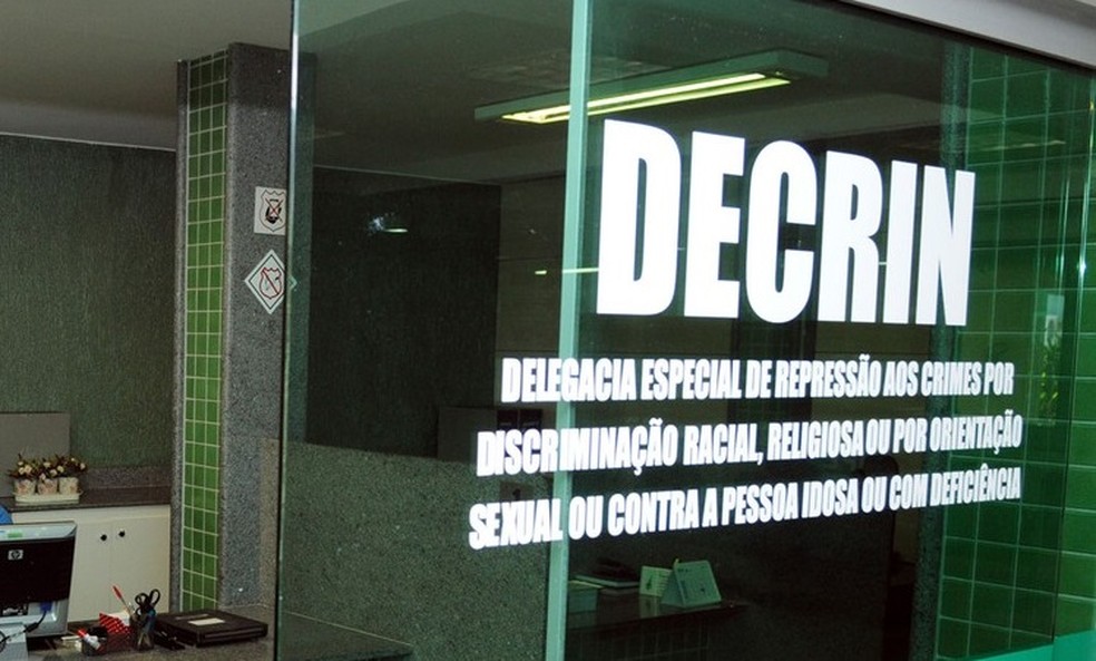 Fachada da Delegacia Especial de Repressão aos Crimes por Discriminação Racial (Decrin) no DF — Foto: Agência Brasília/Divulgação 