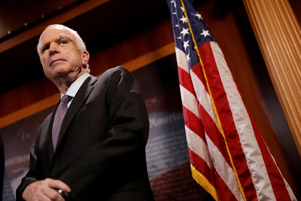 John McCain durante coletiva de imprensa no Capitólio dos EUA — Foto: Aaron P. Bernstein/Reuters