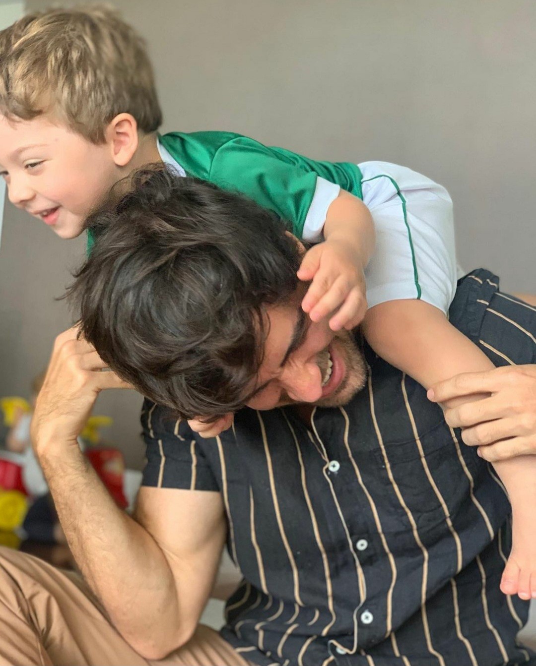 Marcos Pitombo com Gael, filho de Sabrina Petraglia (Foto: Reprodução / Instagram )