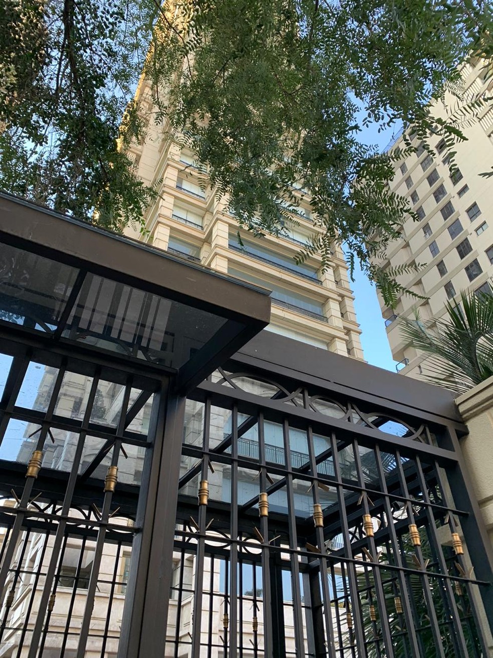 Pr&eacute;dio onde mora o secret&aacute;rio Alexandre Baldy, em S&atilde;o Paulo &mdash; Foto: Giba Bergamim/TV Globo