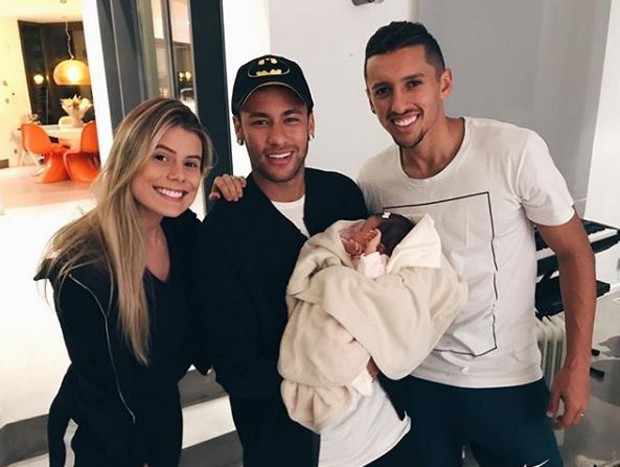 Carol Cabrino, Neymar, com Maria Eduarda no colo, e Marquinhos (Foto: Reprodução/Instagram)