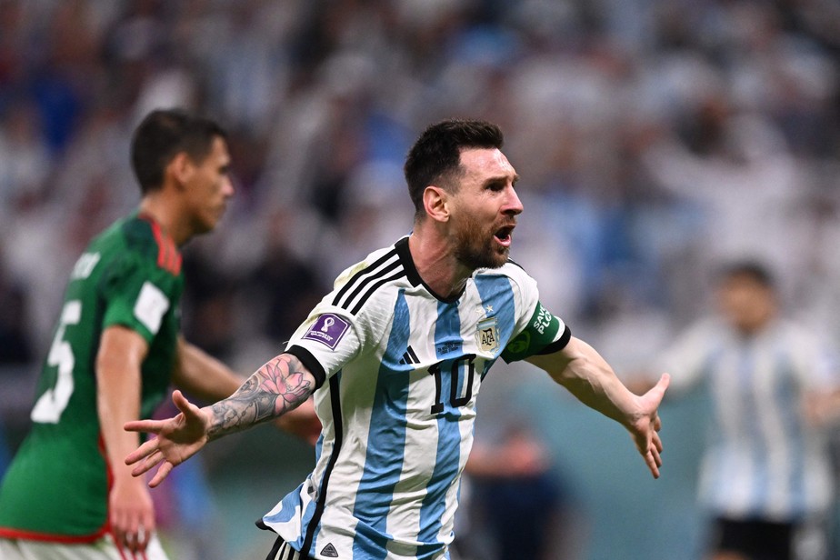 Messi comemora o gol da Argentina no segundo tempo contra o México