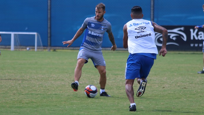 Com reservas, Grêmio busca posto de vice-líder contra ameaçado São Paulo