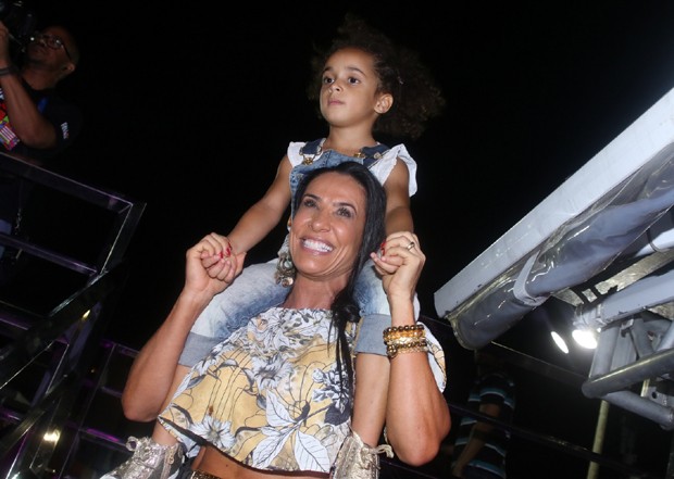 Scheila Carvalho e a filha, Giulia (Foto: Thiago Duran e Fabio Moreno/AgNews)