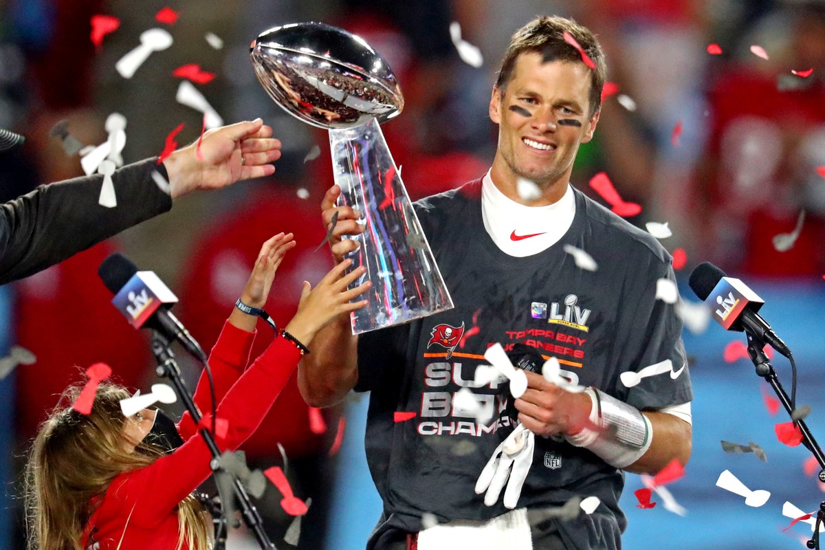 Tom Brady renova com o Tampa Bay de olho em mais um Super Bowl "Em