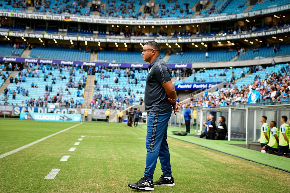 Roger vê partida segura do Grêmio na terceira vitória seguida, mas mantém cautela: Só o começo