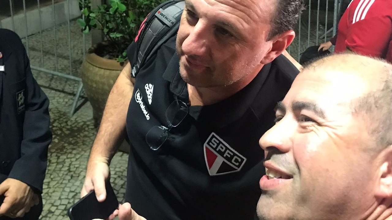São Paulo desembarca no Rio para enfrentar o Flamengo
