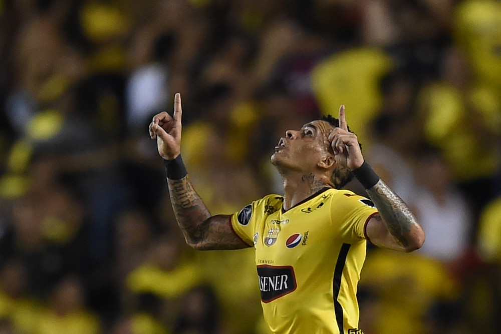 Antes de Fred, Fla tinha lista com Tardelli, Love e Vitinho. Uruguaio vira opção