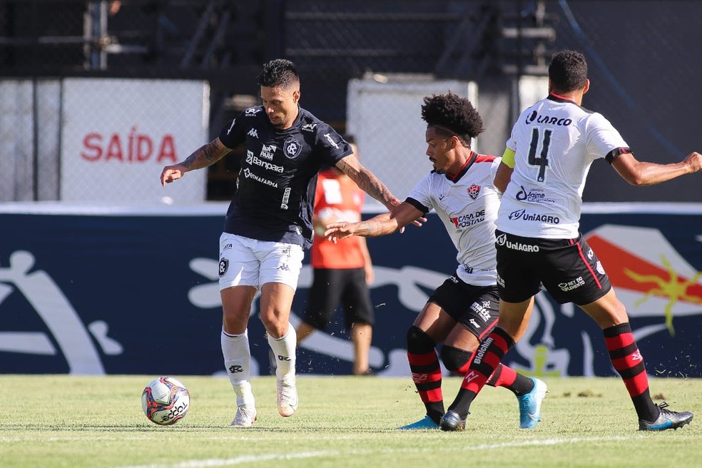 Rafinha foi elogiado pelo técnico Paulo Bonamigo — Foto: Samara Miranda/Ascom Remo