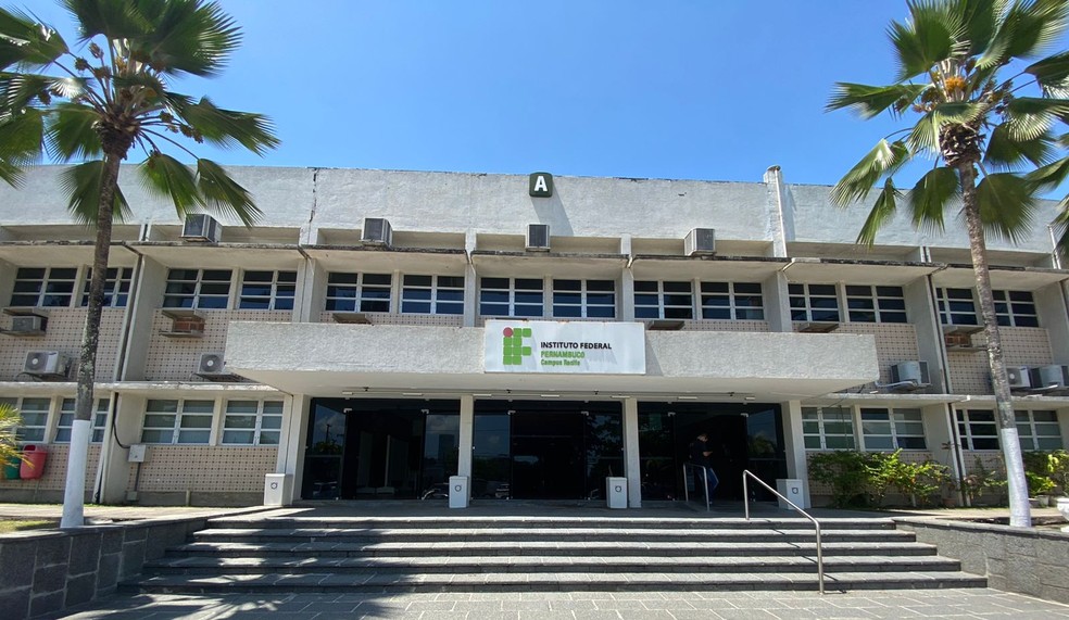 Sede do Instituto Federal de Pernambuco (IFPE) fica na Zona Oeste do Recife — Foto: Pedro Alves/G1