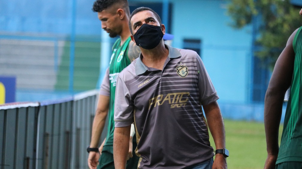 Evandro Guimarães, técnico do Altos — Foto: Arthur Ribeiro/ge Piauí
