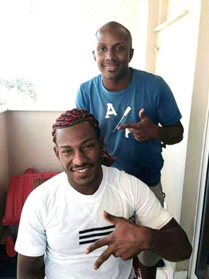 Cabeleireiro dos boleiros vibra com ‘Amaralove’: ‘Força está nas tranças’