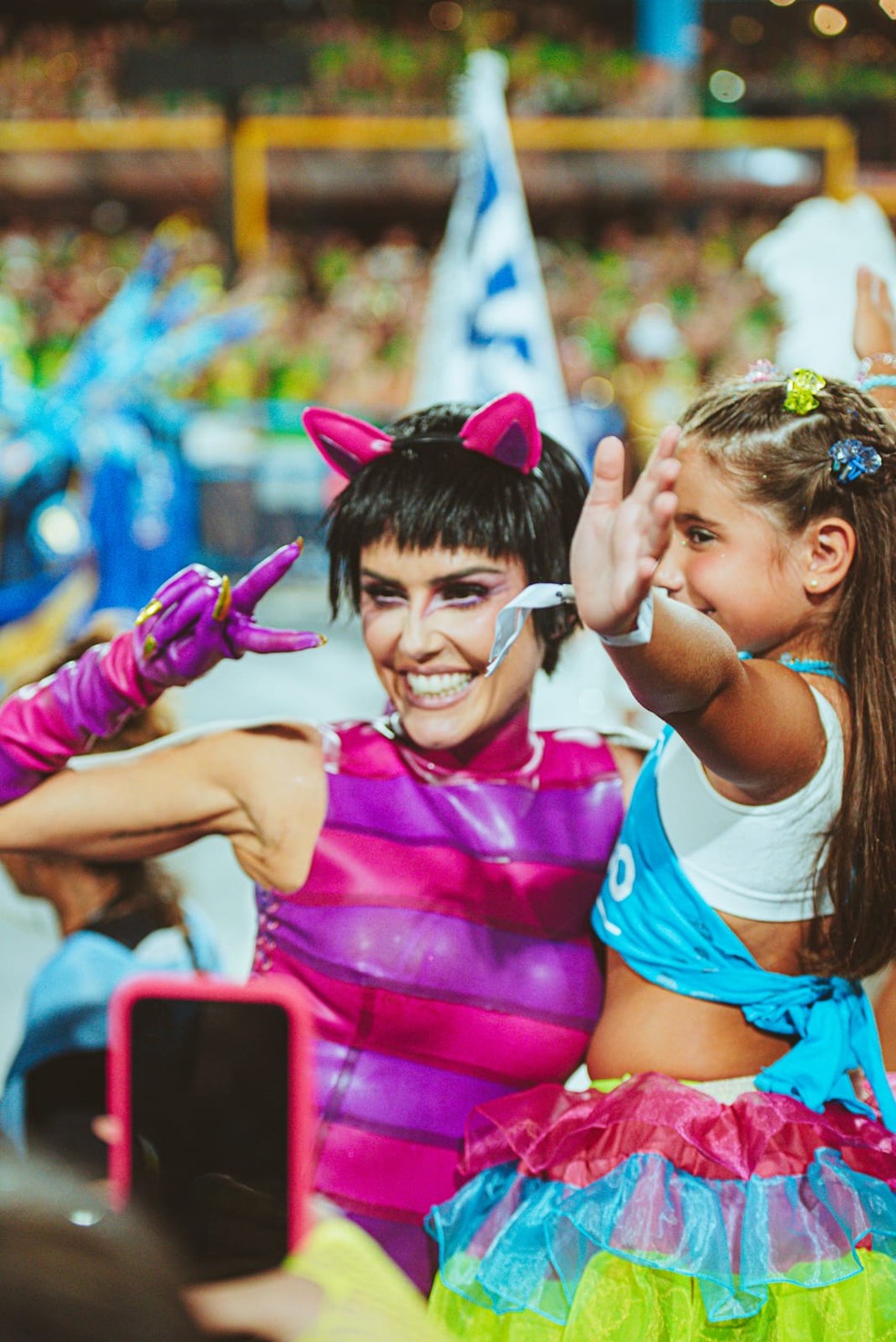 Deborah Secco e Maria Flor — Foto: Rafael Strabelli/Ed.Globo